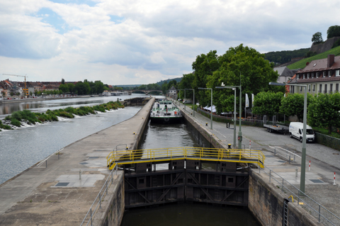 Main-Donau-Kanal - Schleuse/Staustufe Riedenburg